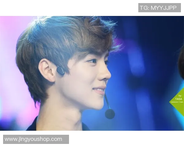 足球明星与犬系帅哥的完美结合展现运动与温暖的双重魅力 足球明星与犬系帅哥的完美结合展现运动与温暖的双重魅力