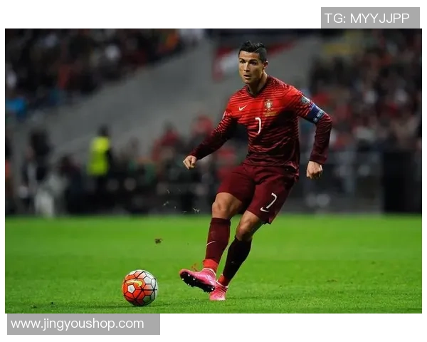 足球明星的绝技揭秘：从梅西的过人到C罗的任意球技巧解析